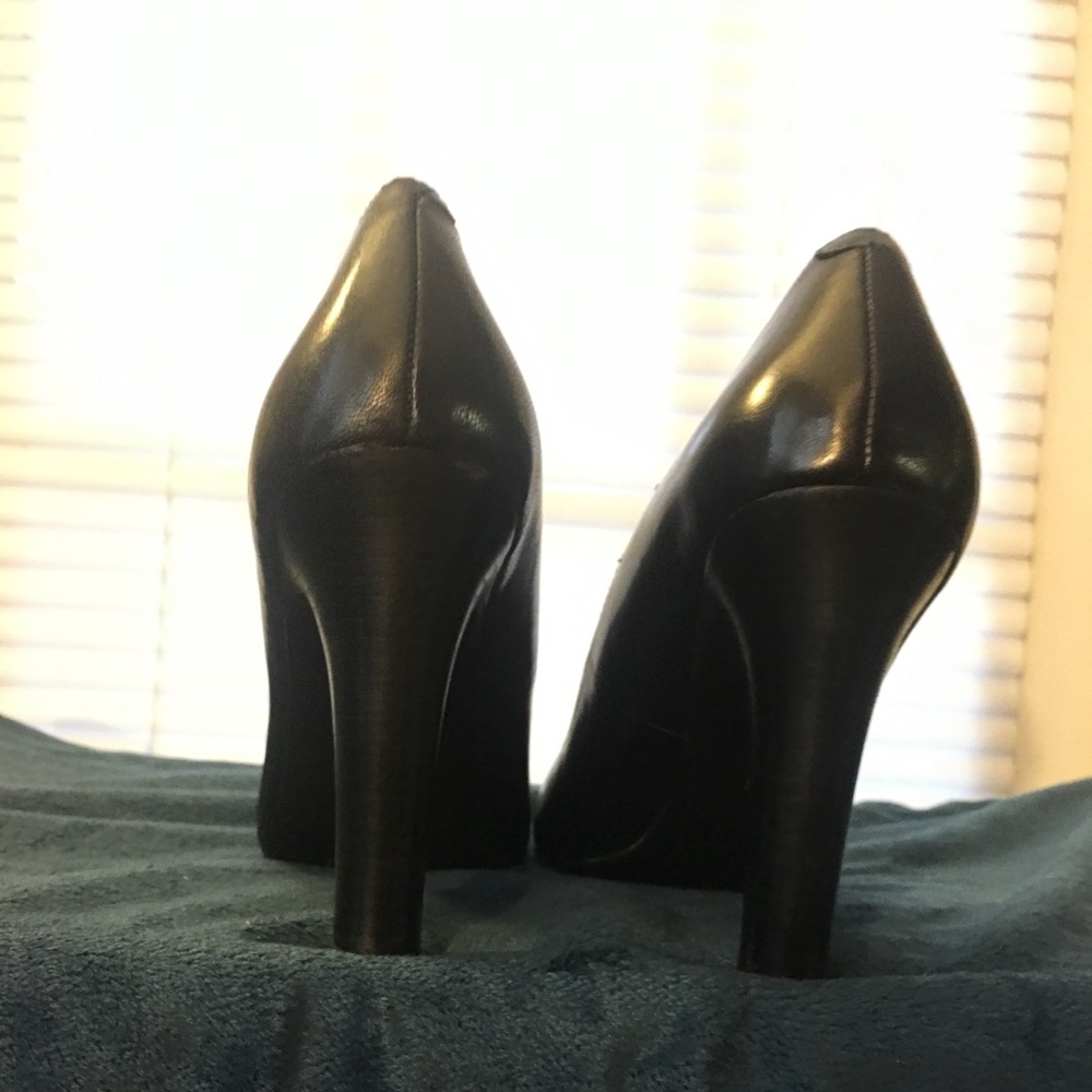 Black Ralph Lauren Heel - Picture 3 of 7